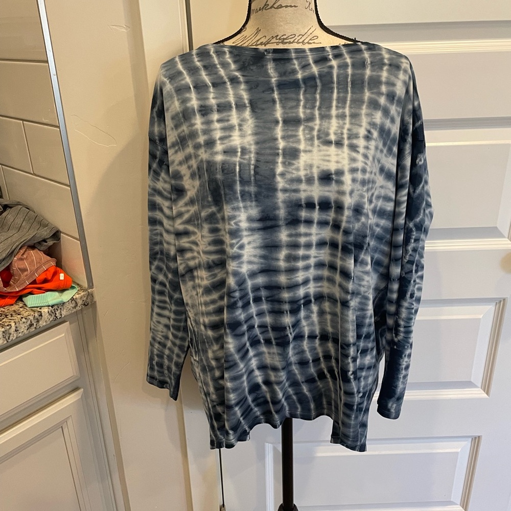 Lululemon back in action size 12